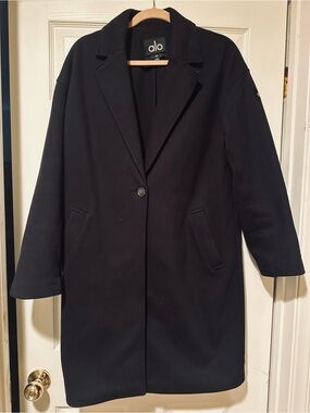 ALO Yoga Black Single-Button Trench Coat